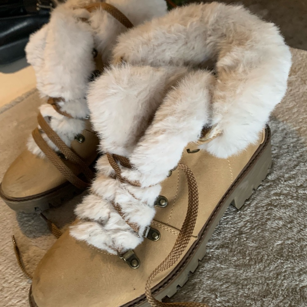 Timberland Style Fuzzy Boots